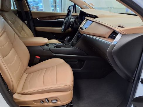 Certified 2023 Cadillac XT5 Sportv w/ Platinum Package image 10