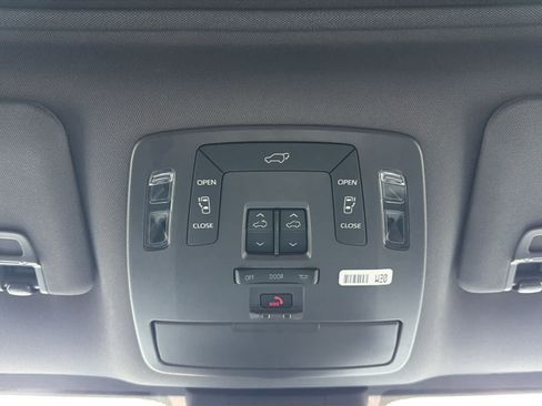 Used 2022 Toyota Sienna XSE w/ XSE Plus Package AWD/4WD image 20