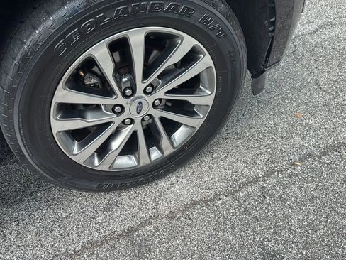 Used 2018 Ford Expedition Max Limited image 32