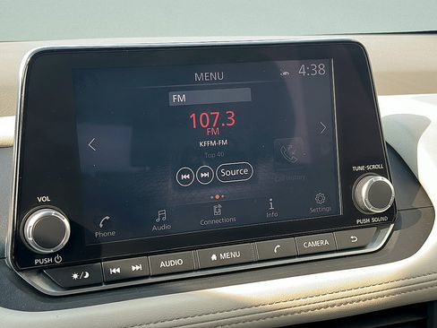 Used 2023 Nissan Rogue SV AWD/4WD image 16