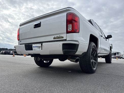 Used 2018 Chevrolet Silverado 1500 High Country image 9
