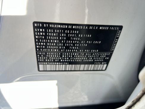 Used 2024 Volkswagen Tiguan SE R-Line image 28