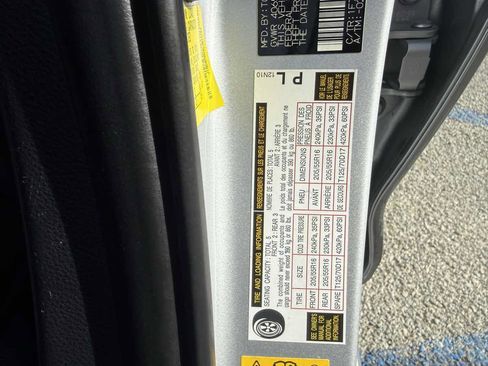 Used 2020 Toyota Corolla SE w/ Carpet Mat Package image 9