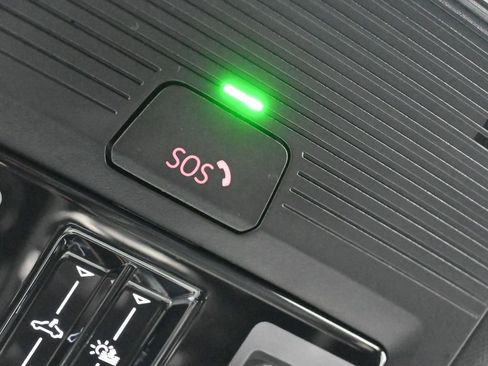 Used 2024 Volkswagen Atlas Cross Sport SEL Premium R-Line image 23