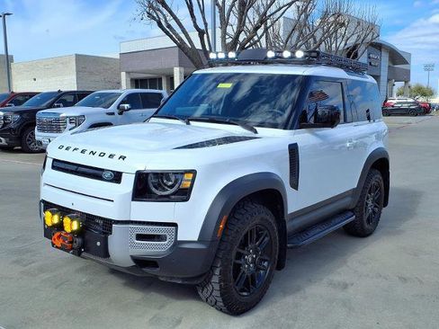 Used 2023 Land Rover Defender 90 SE image 28