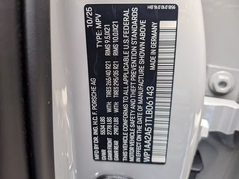 Certified 2026 Porsche Macan AWD/4WD image 29
