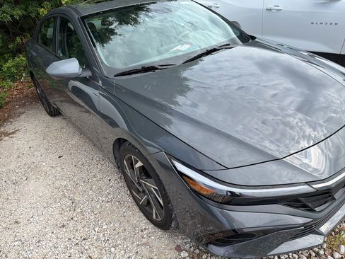Used 2025 Hyundai Elantra SEL FWD image 7