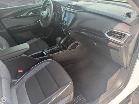 Certified 2021 Chevrolet TrailBlazer LT w/ Convenience Package FWD image 9