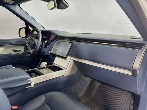 Certified 2025 Land Rover Range Rover SV AWD/4WD image 32