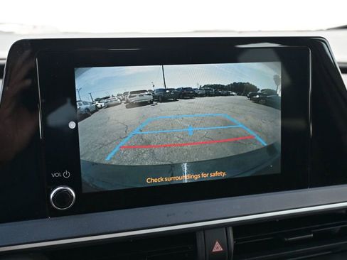 Used 2023 Toyota Prius LE image 12