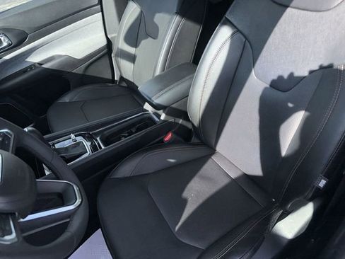 Used 2023 Jeep Compass Latitude image 15