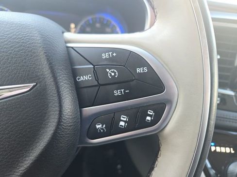 Used 2017 Chrysler Pacifica Limited w/ Advanced Safetytec Group FWD image 21