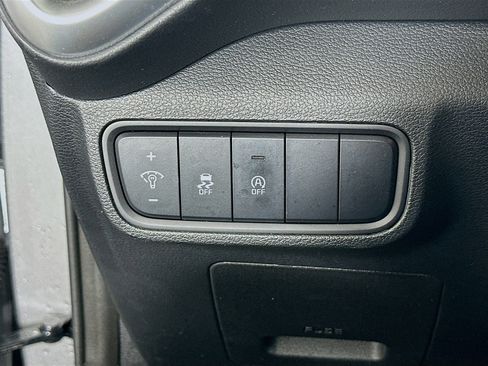 Used 2025 Kia Soul LX w/ LX Technology Package FWD image 16