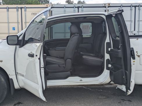 Used 2018 Nissan Titan S w/ S Utility Package RWD image 15