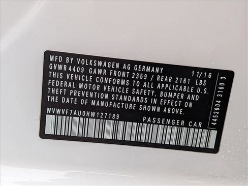 Used 2017 Volkswagen Golf R 4-Door image 23