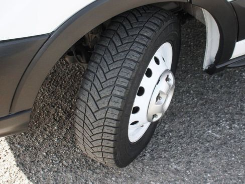 Used 2019 Ford Transit 350 XL image 40