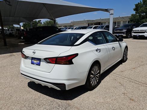 Used 2025 Nissan Altima 2.5 SV FWD image 8