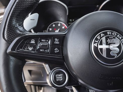 Used 2023 Alfa Romeo Stelvio Veloce image 18