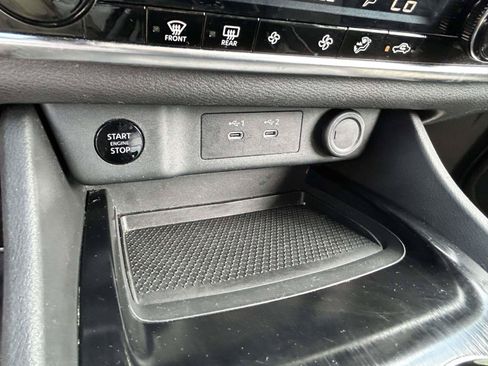 Used 2025 Nissan Rogue SV AWD/4WD image 19