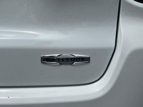 Used 2024 Jeep Compass Latitude AWD/4WD image 12