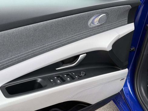 Used 2025 Hyundai Elantra Limited FWD image 33