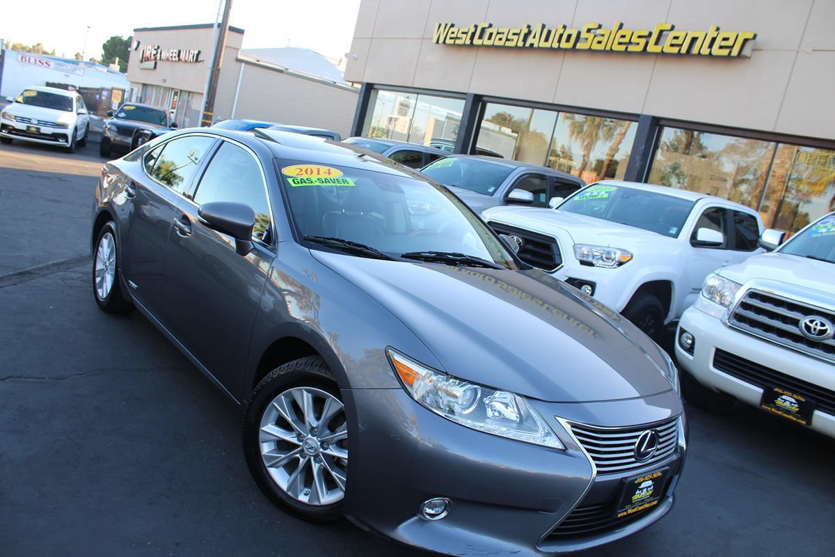 Used 2014 Lexus ES 300h w/ Luxury Package w/Bamboo Trim FWD image 34