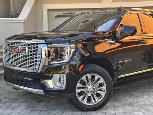 Used 2021 GMC Yukon XL SLT image 2