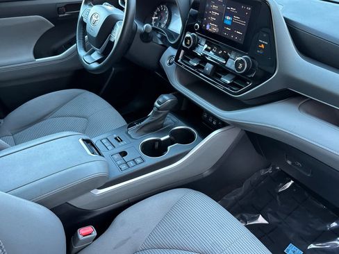 Used 2023 Toyota Highlander LE image 18