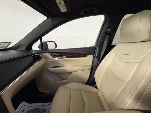 Used 2018 Cadillac XT5 Luxury w/ Driver Awareness Package AWD/4WD image 22