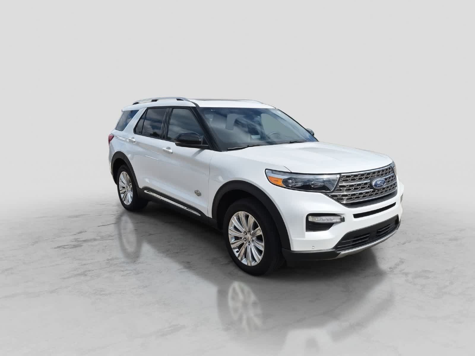 Used 2024 Ford Explorer King Ranch w/ Technology Package AWD/4WD image 2