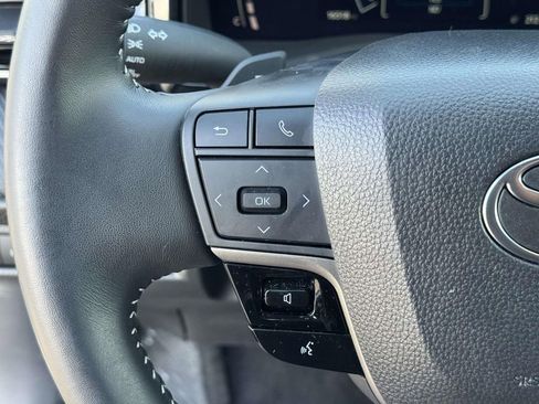 Used 2025 Toyota Camry SE image 10