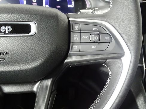 New 2025 Jeep Grand Cherokee L Laredo image 29