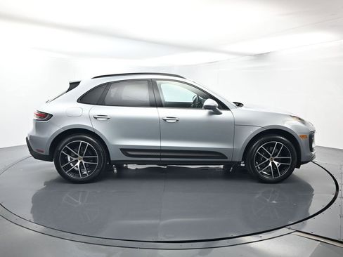 Certified 2025 Porsche Macan AWD/4WD image 16