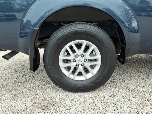 Used 2021 Nissan Frontier SV w/ SV Utility Package image 9