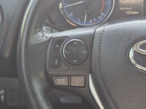 Used 2018 Toyota Corolla SE FWD image 20