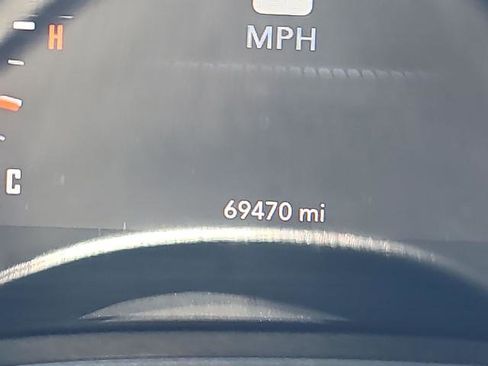 Used 2019 Dodge Challenger SXT RWD image 12