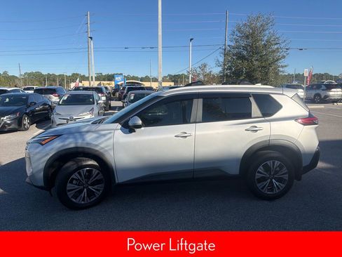 Used 2022 Nissan Rogue SV w/ SV Premium Package image 5