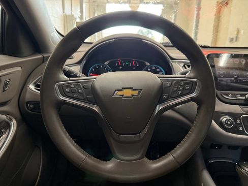 Used 2017 Chevrolet Malibu LT FWD image 13