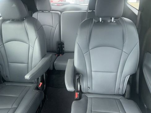 Used 2024 Buick Enclave Essence w/ Sport Touring Edition image 7