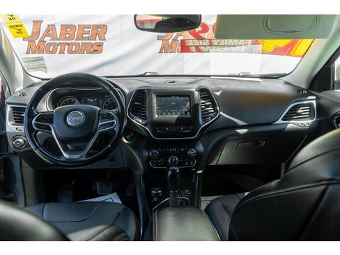 Used 2021 Jeep Cherokee Latitude Lux w/ Mopar Interior Package AWD/4WD image 34