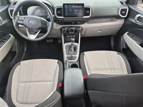 Used 2025 Hyundai Venue SEL FWD image 25