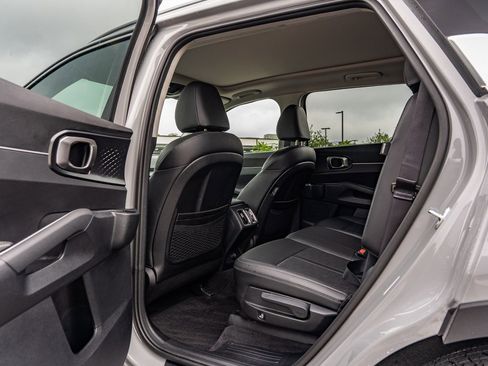Used 2025 Kia Sorento S w/ Panoramic Sunroof Package FWD image 17