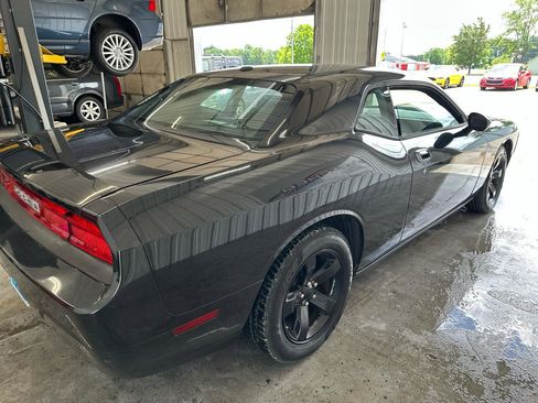 Used 2009 Dodge Challenger SE RWD image 4
