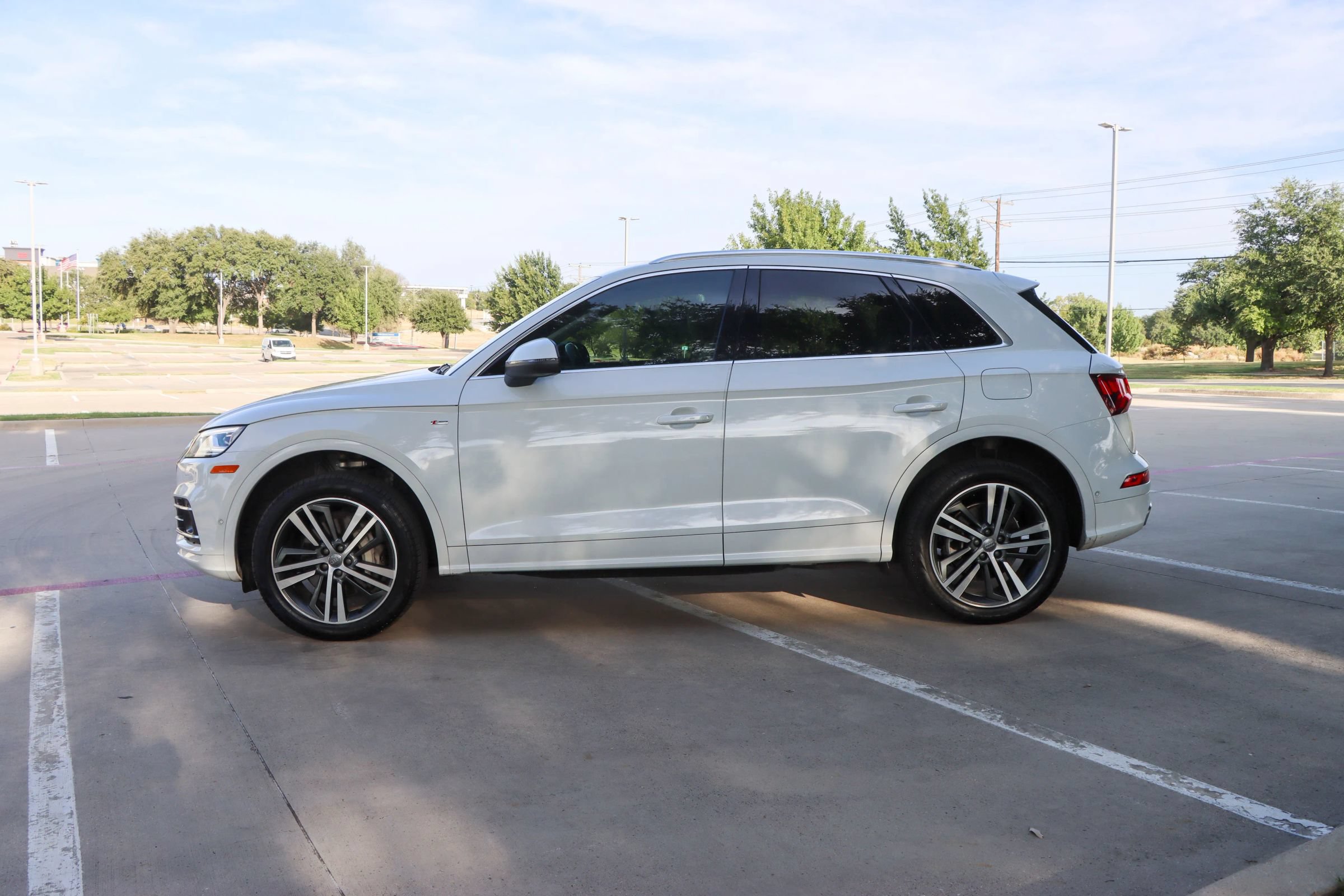Used 2020 Audi Q5 e Prestige w/ Prestige Package AWD/4WD image 4