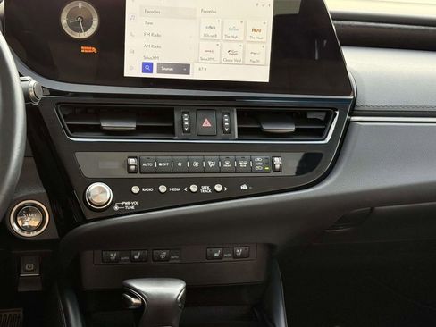Used 2025 Lexus ES 350 Premium image 19