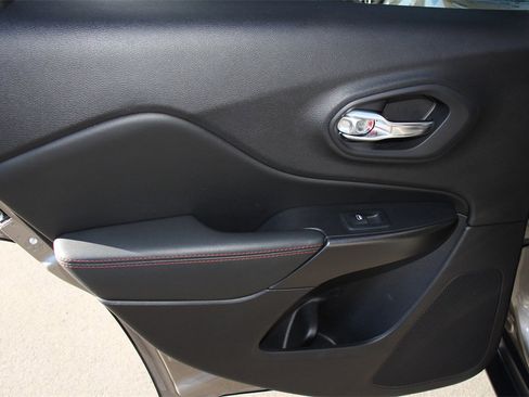 Used 2021 Jeep Cherokee Trailhawk w/ Trailer Tow Group image 18