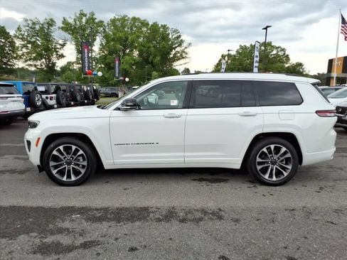 Used 2023 Jeep Grand Cherokee L Overland w/ Advanced Protech Group III AWD/4WD image 10