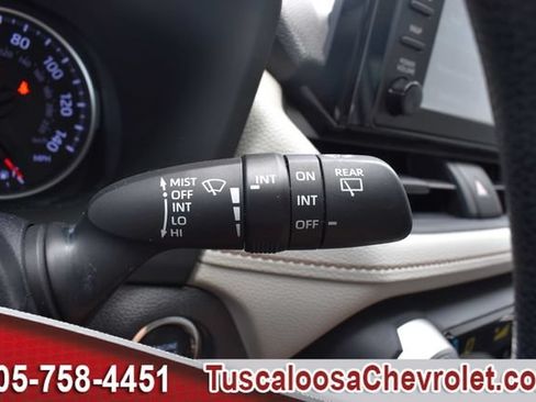 Used 2019 Toyota RAV4 XLE w/ Convenience Package FWD image 31