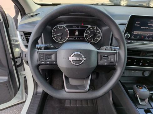 Used 2025 Nissan Rogue S AWD/4WD image 13