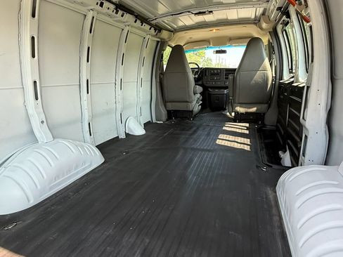 Used 2019 Chevrolet Express 2500 w/ Driver Convenience Package RWD image 9